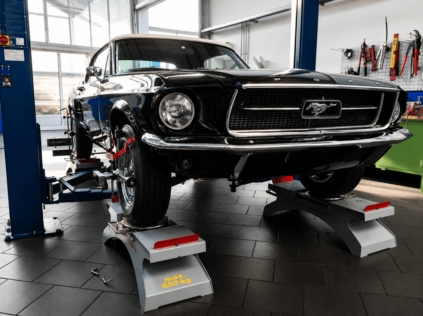 Ford Mustang auf dem Achsmessstand
